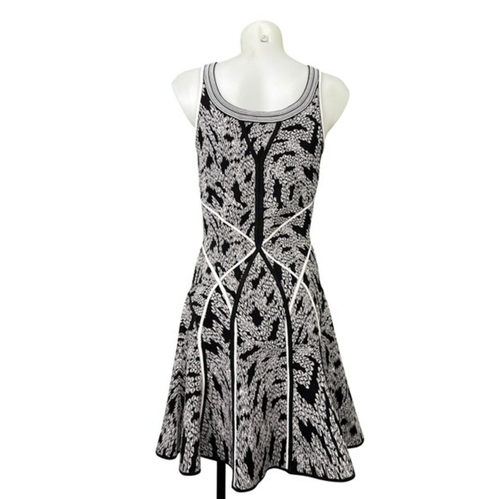 Diane Von Furstenberg -Ilsa Sleeveless Fit & Flare Dress - Size M - Picture 6 of 11